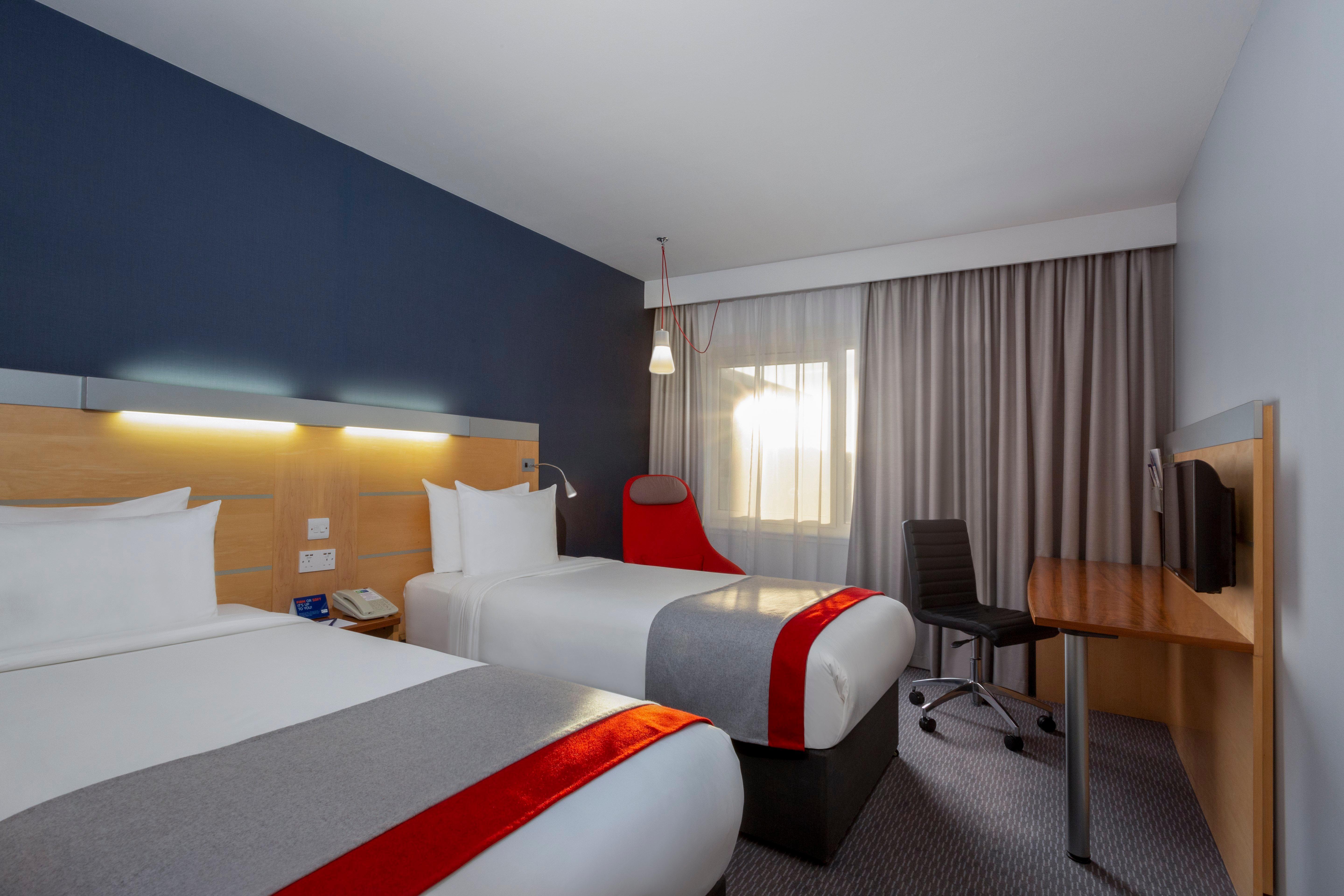 Holiday Inn Express Birmingham Redditch By Ihg Редич Экстерьер фото