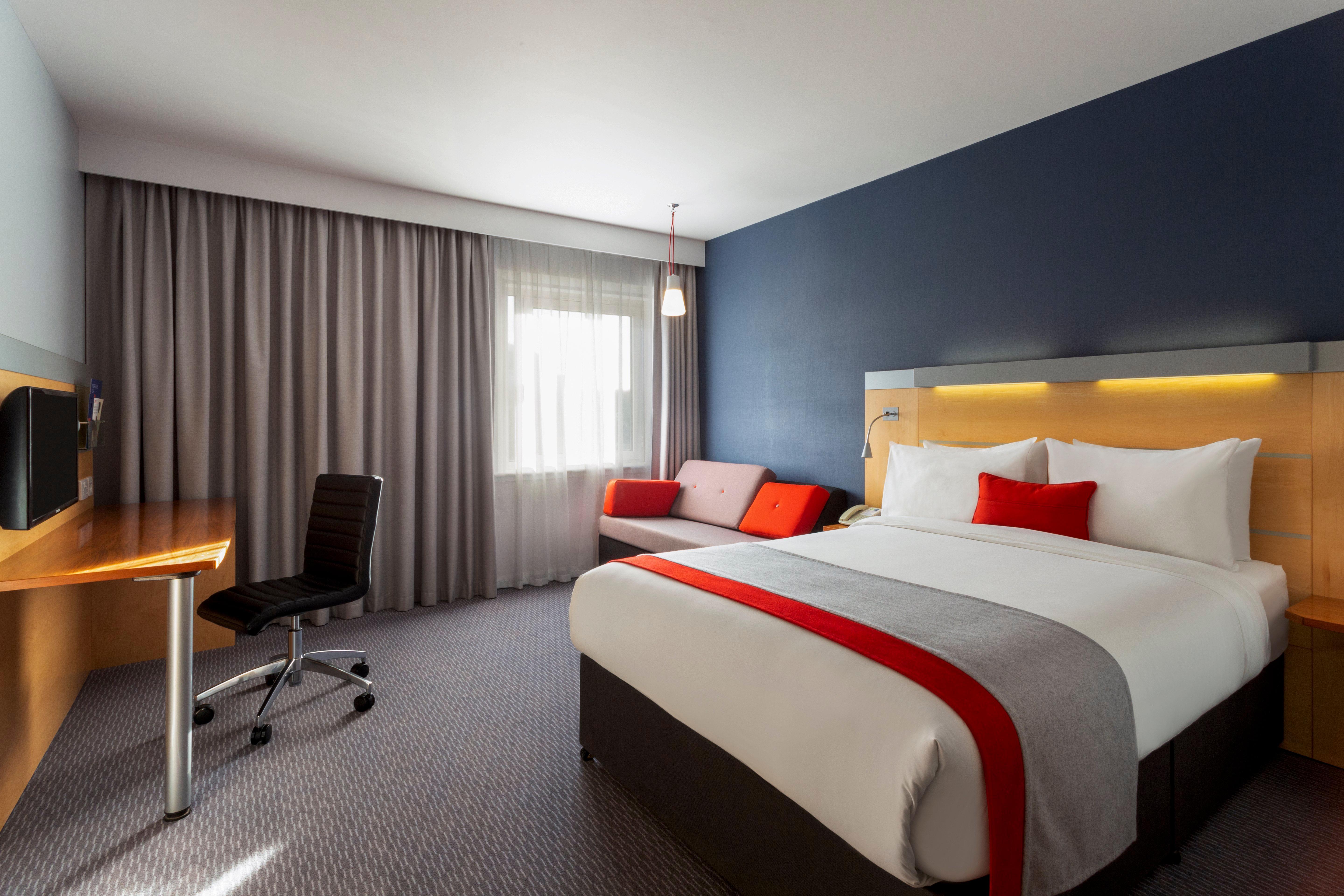 Holiday Inn Express Birmingham Redditch By Ihg Редич Экстерьер фото