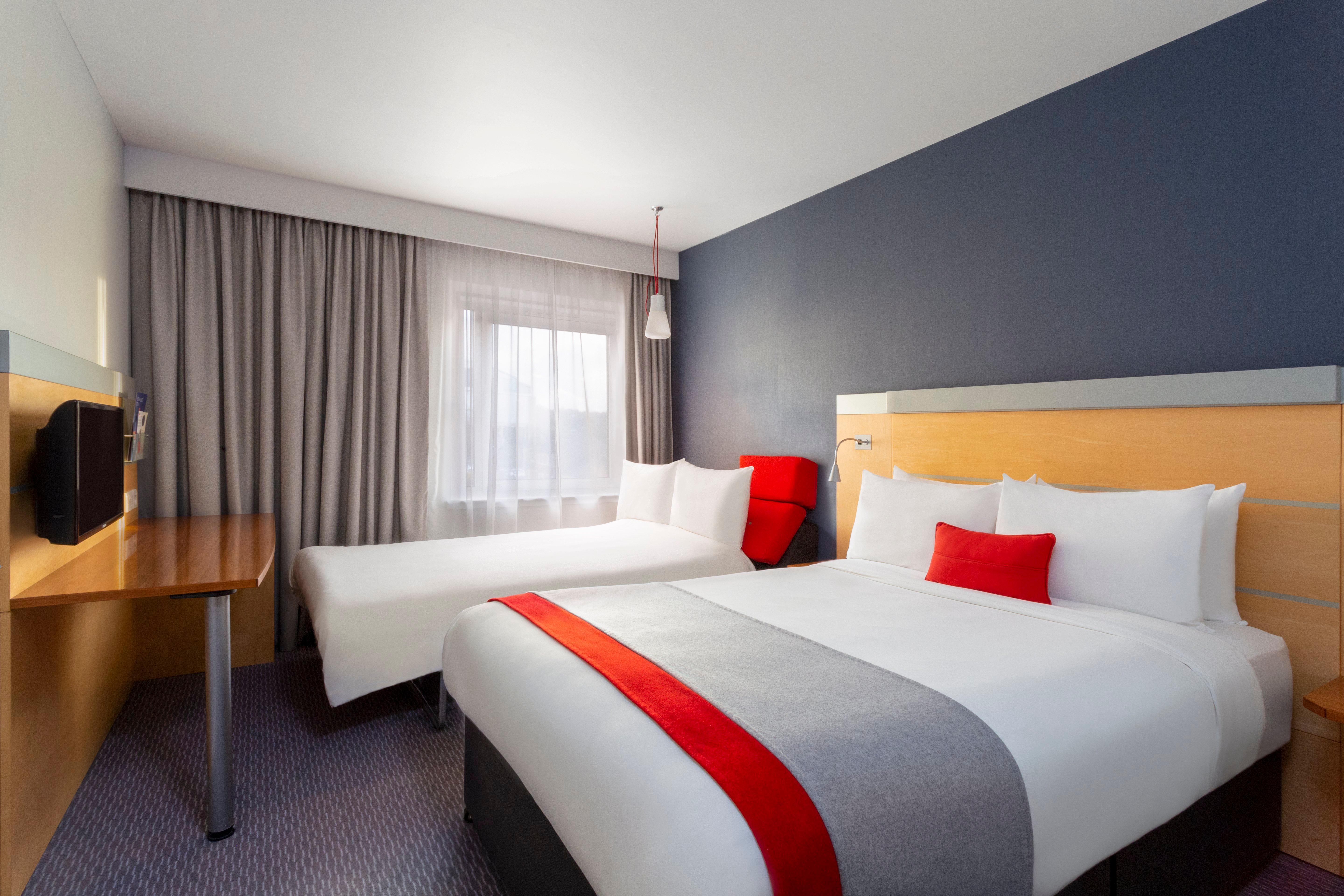 Holiday Inn Express Birmingham Redditch By Ihg Редич Экстерьер фото