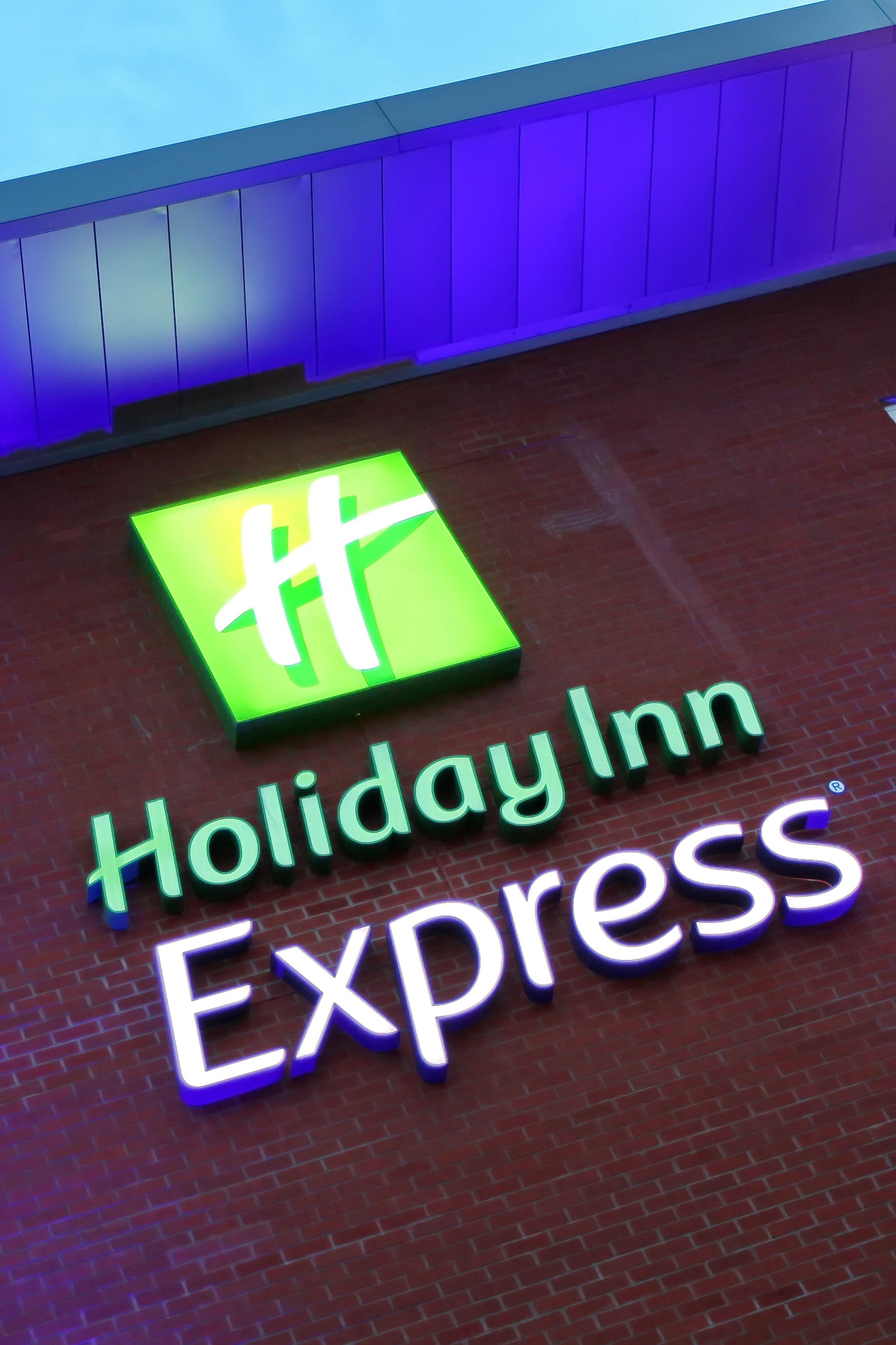 Holiday Inn Express Birmingham Redditch By Ihg Редич Экстерьер фото