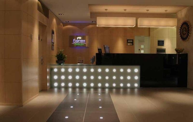 Holiday Inn Express Birmingham Redditch By Ihg Редич Экстерьер фото